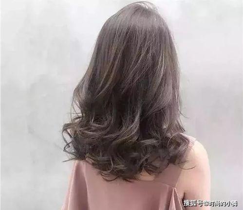 卷发尾的发型的图片,轻盈灵动，尽显女性魅力